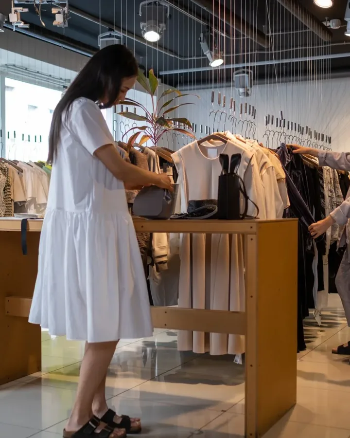 Áo khoác treo tại tiệm